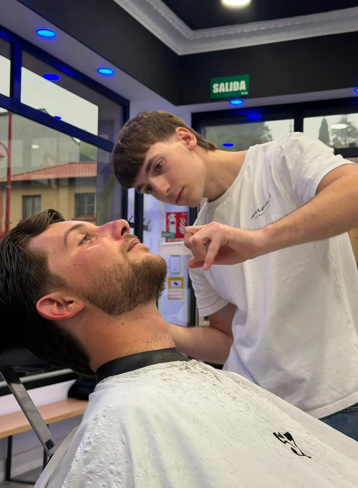Dani — Barbero en 57 Barber, Solares